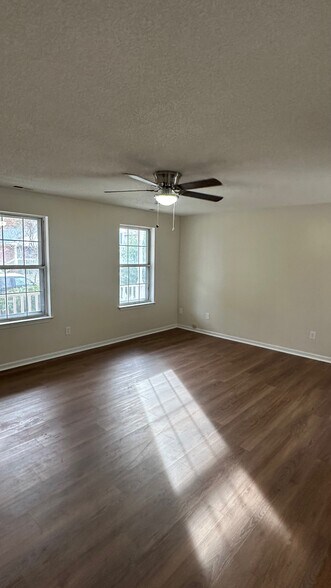 family room - 5324 Pandoria Ave