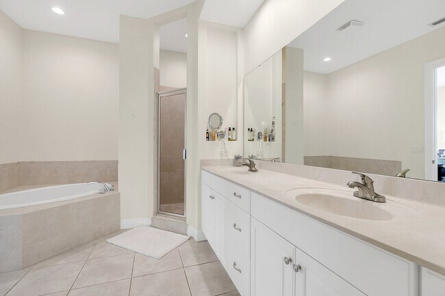 Building Photo - Beautiful Baldwin Park Orlando Town Home