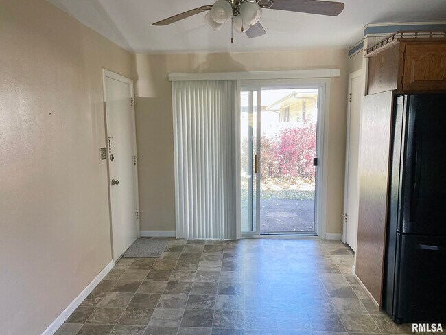 Building Photo - 1829 W Daytona Dr