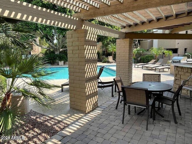 Building Photo - 7950 E Starlight Way