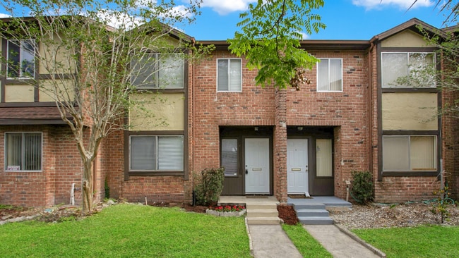 Primary Photo - 2363 Huntington Green Ct