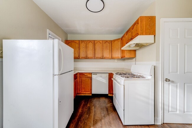 Building Photo - Cute 2 bedroom single family house in Bel-nor with attached garage.