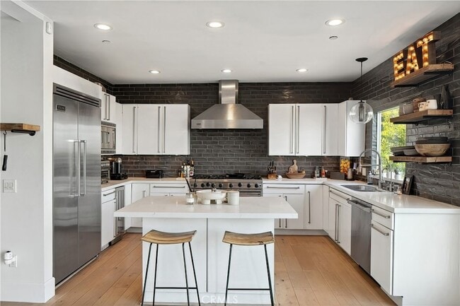 Building Photo - 3642 Alta Mesa Dr