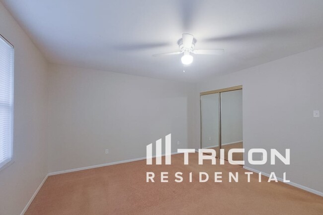 Building Photo - 1563 Park Ridge Ln