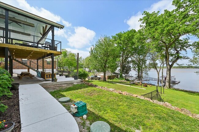 Building Photo - 1115 Red Bud Dr