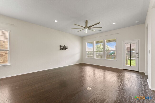 Building Photo - 942 Blue Violet