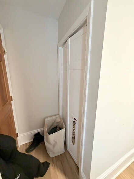 Building Photo - 72 College Ave