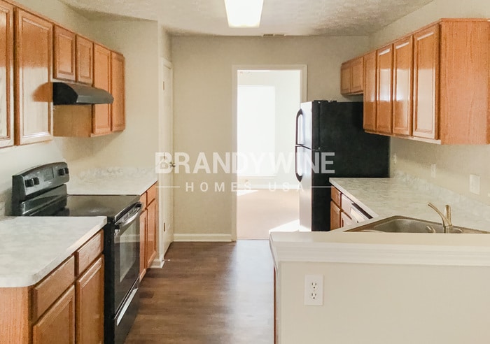 Building Photo - 305 Shadetree Ln