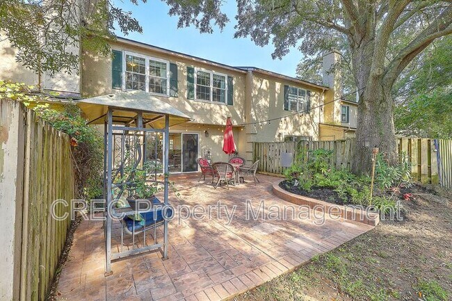 Building Photo - 2065 Emerald Terrace
