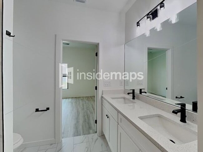 Building Photo - 1133 Abrams Blvd