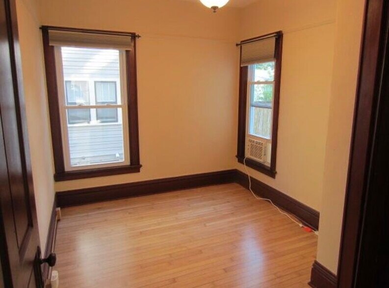 Building Photo - 521 Maple Ave