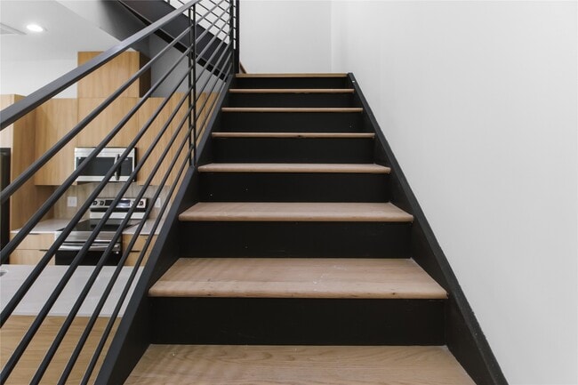 Building Photo - 5614 Larkin St