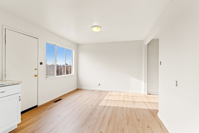 Building Photo - Just Updated! 3 Bed House in San Leandro |...