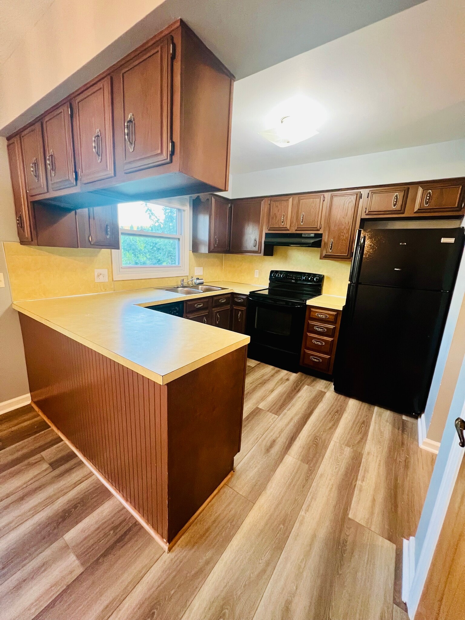 Building Photo - 5620 Cresthaven Ln