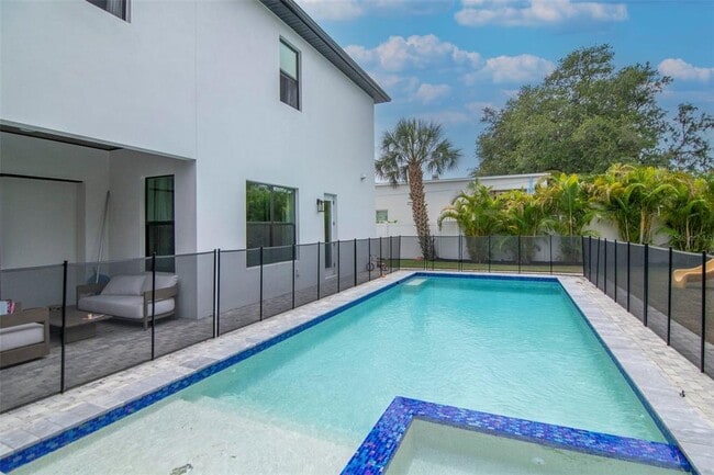 Building Photo - 4111 W Swann Ave