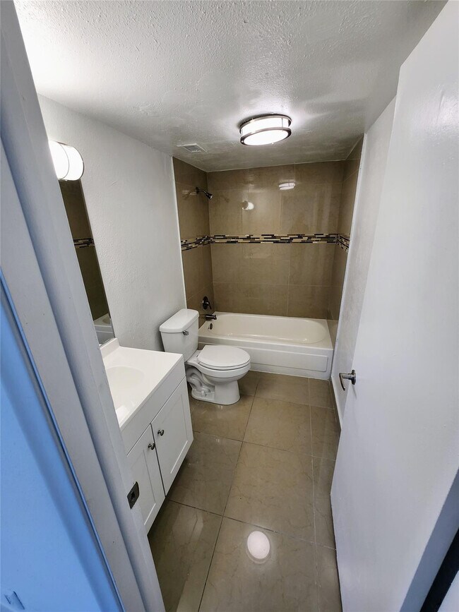 Building Photo - 9001 SW 77th Ave