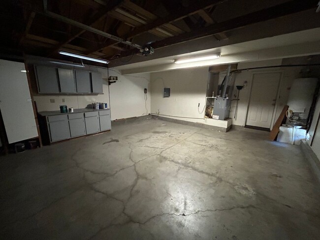 Building Photo - Spacious 4 Bedroom 2.5 Bath Home Antioch