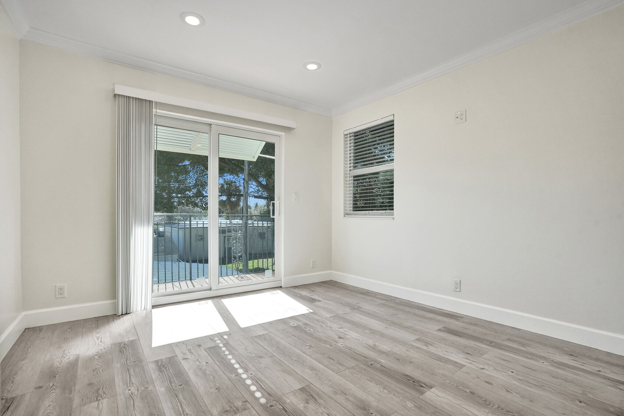 Building Photo - 960 SW 28th St