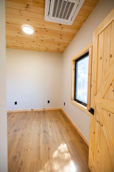 Building Photo - 110 5th St