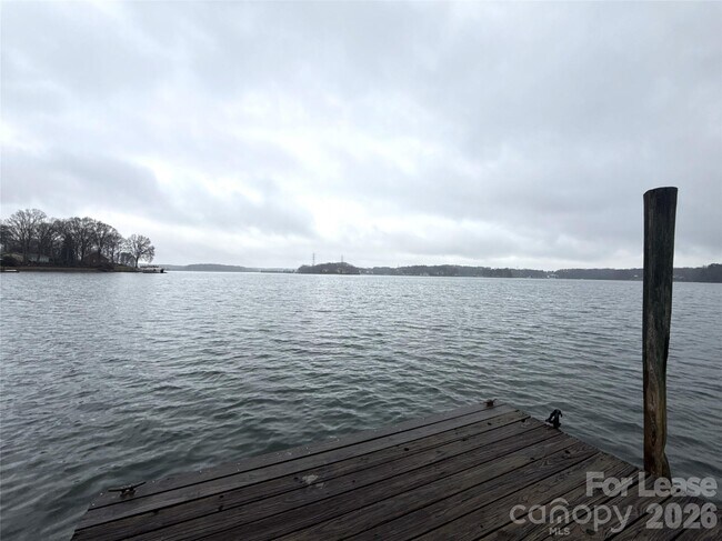 Building Photo - 3628 Brooks Ln