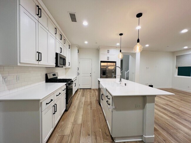 Building Photo - Tesoro Viejo Home- this is home and the community is unlike anything you've experienced before!