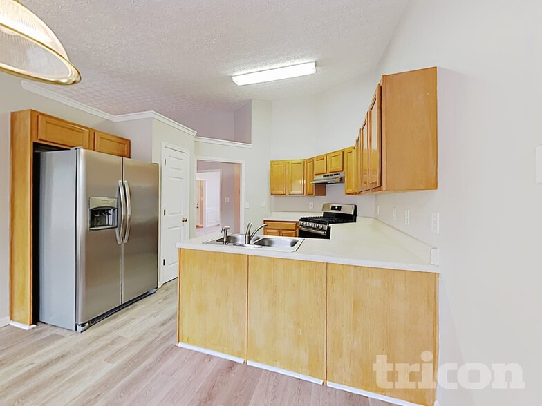 Building Photo - 640 James Ridge Dr