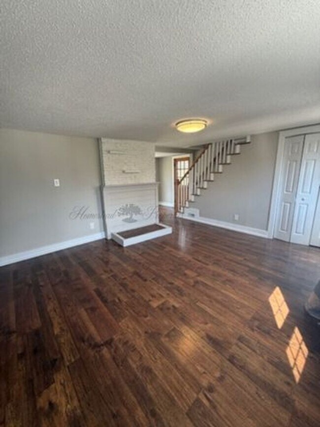 Building Photo - 3 Bed 2 Bath Home on Blakemore Circle