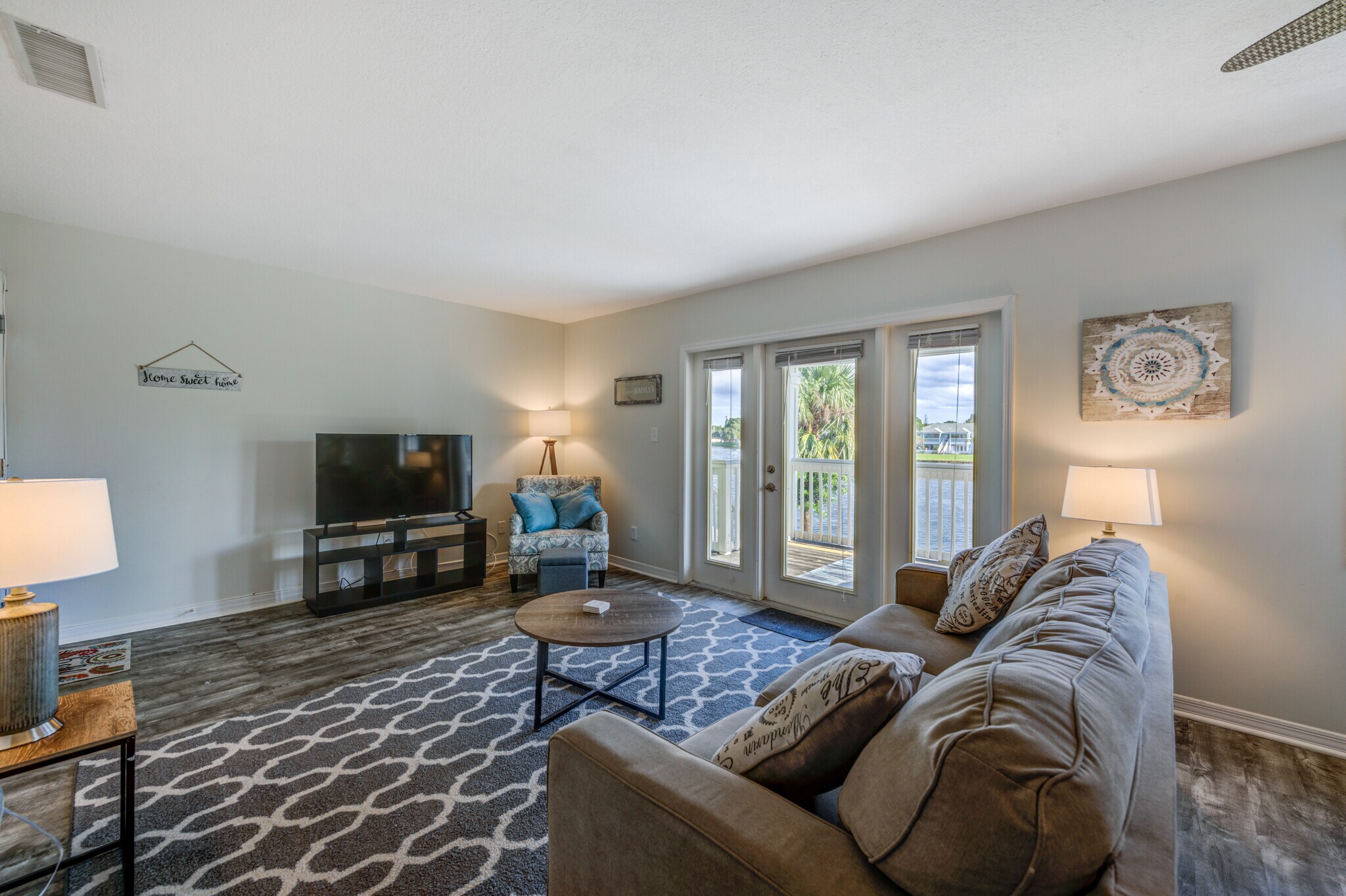 Living room - 122 Pompano Dr SE