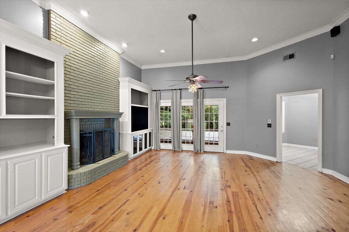 Building Photo - 423 Woodlands Cir
