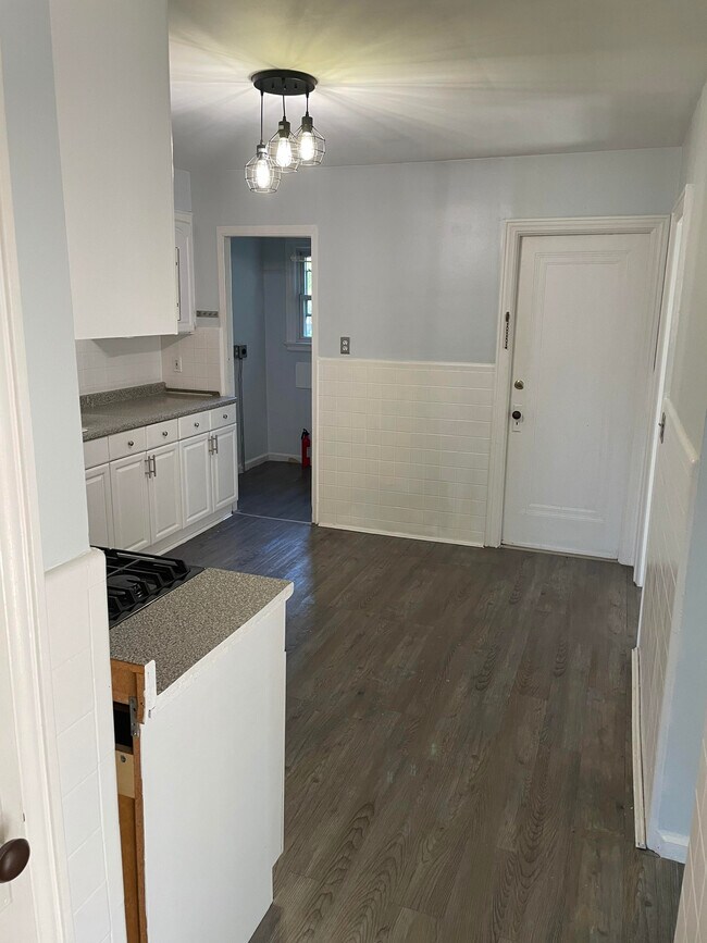 Building Photo - 278 Delawanna Ave