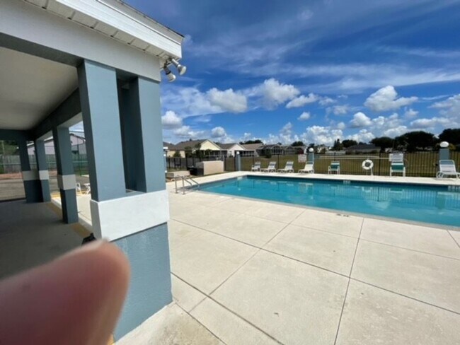 Building Photo - 3 Bedroom/2 Bathroom Single Family Home