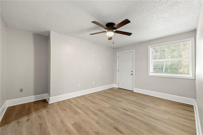 Building Photo - 156 Fairfield Pl NW
