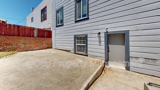 Building Photo - 95 Getz St