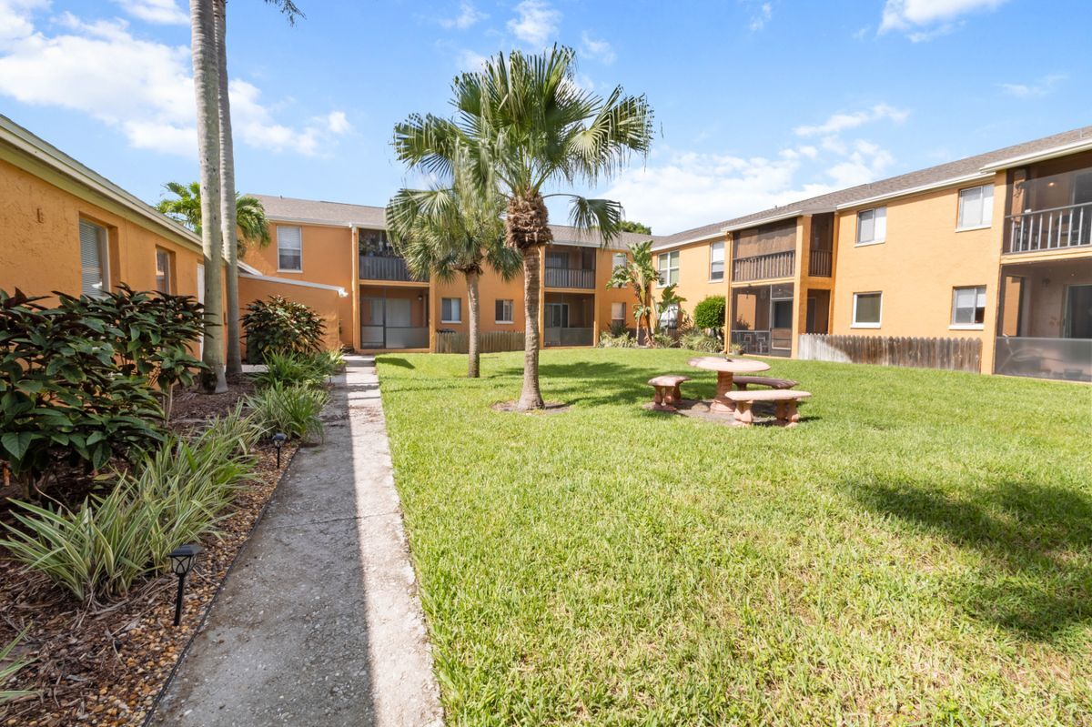 Building Photo - 12630 Kenwood Ln