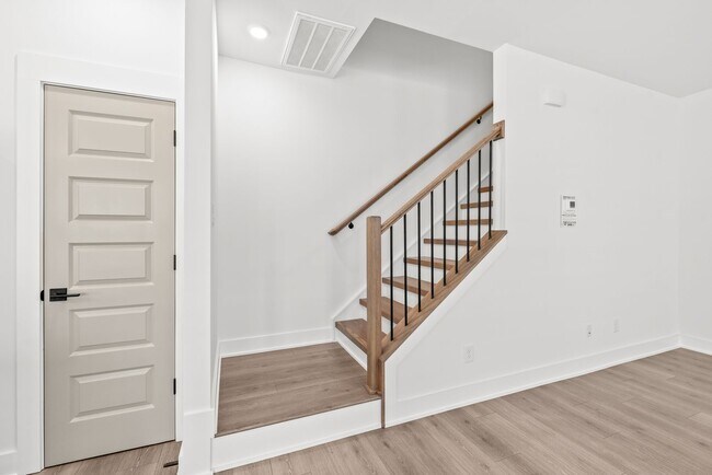 Building Photo - Move-in Ready Townhome in Westerly Hills