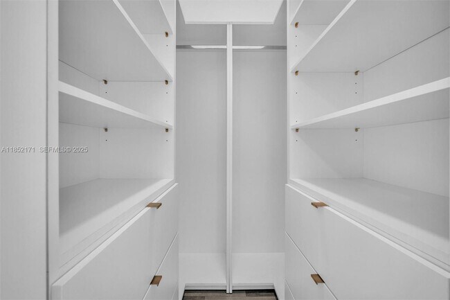 Building Photo - 309 NW 7th Ct