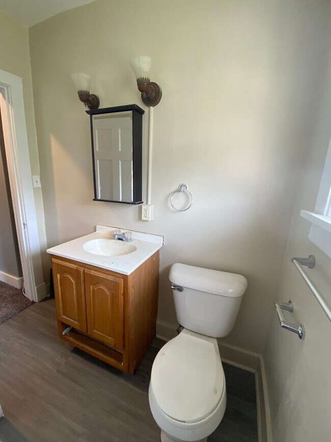 Building Photo - -520/522