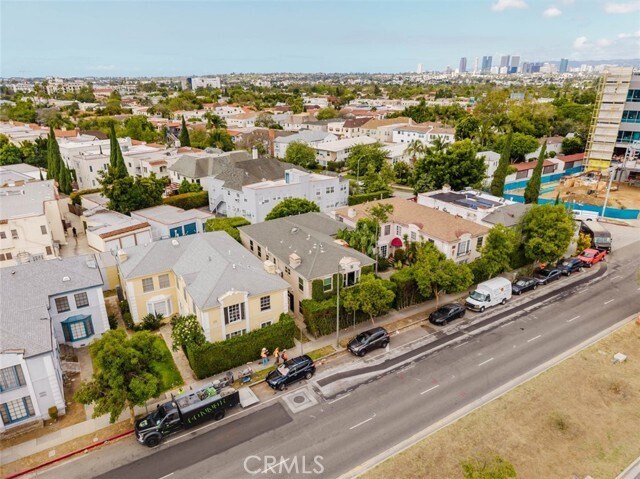 Building Photo - 5962 S San Vicente Blvd