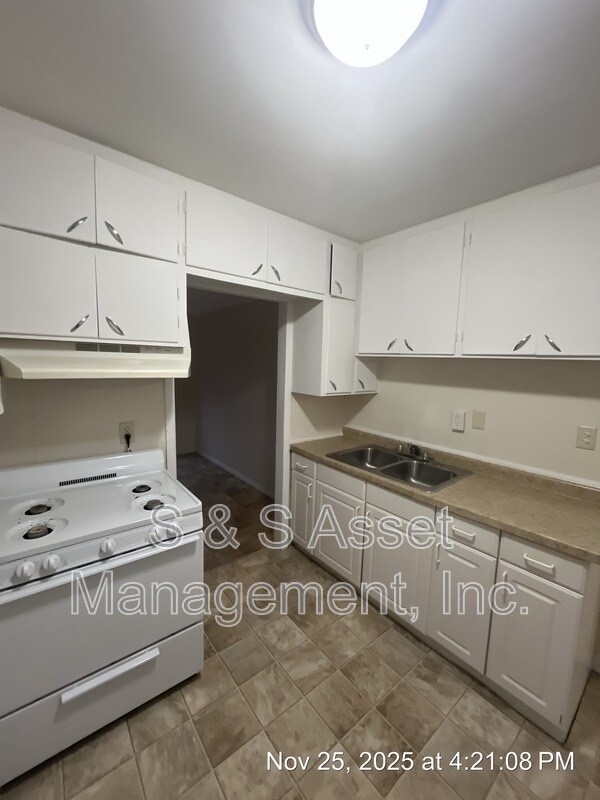 Building Photo - 6338 Rosedale Rd