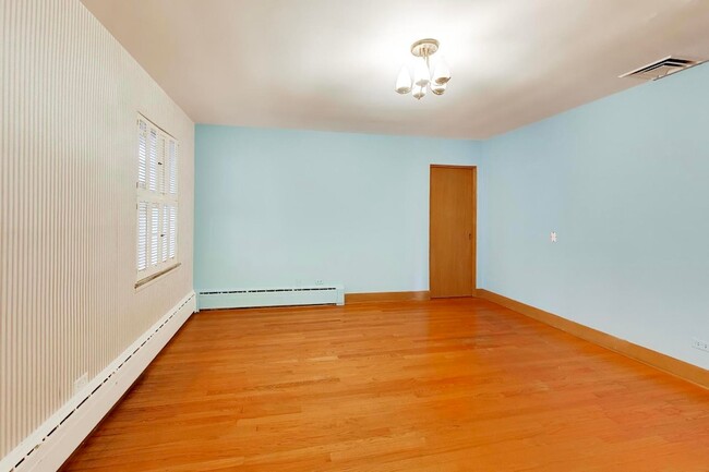 Building Photo - 545 Thatcher Ave