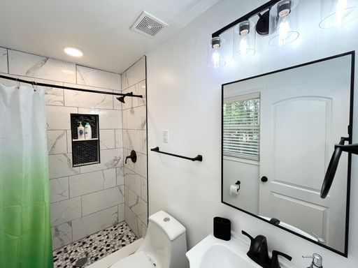Building Photo - Modern 3BD, 2BA Near Downtown Durham with Assigned Off-Street Parking and Backyard
