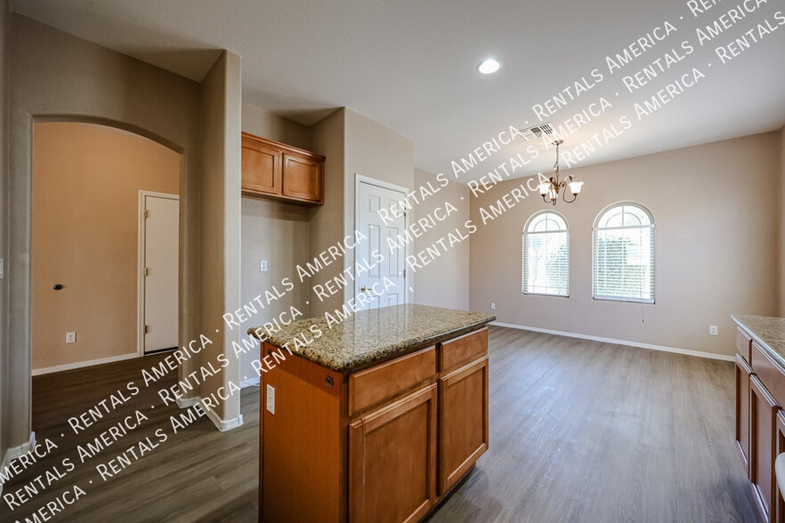 Building Photo - 876 E Riviera Pl