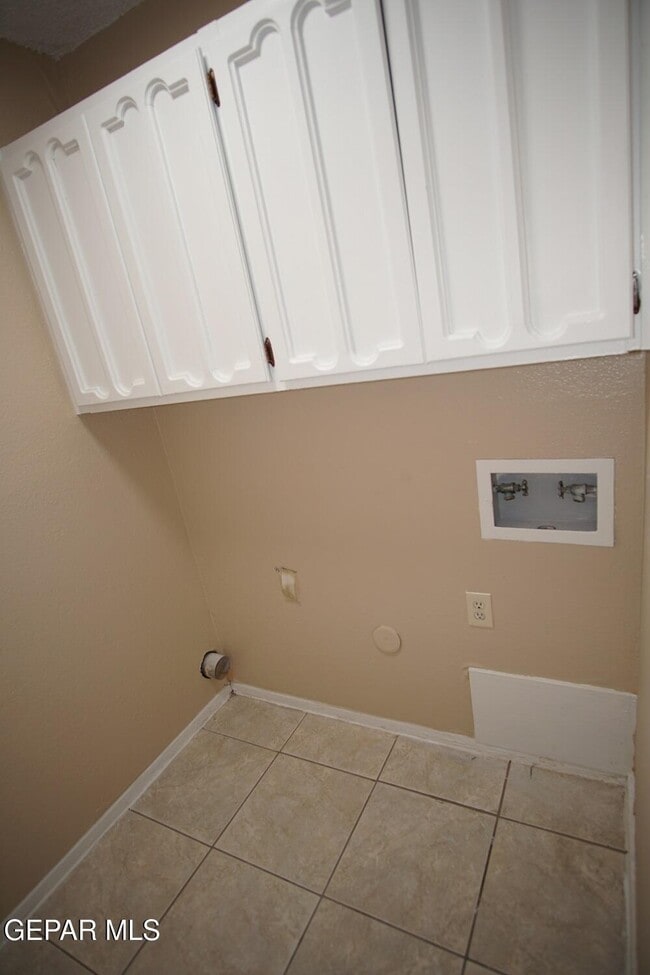 Building Photo - 10553 Kinross Ave
