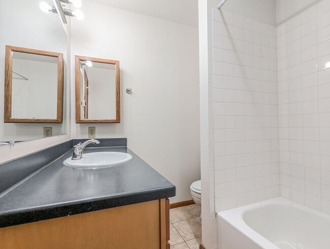 Building Photo - **Move-In Special** Beautiful 3 bed, 2.5 bath Rambler w/ New Carpet Throughout!