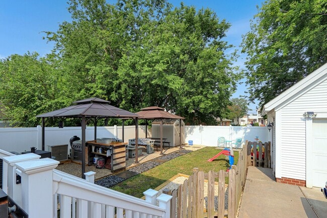 Building Photo - 961 Maltby Ave
