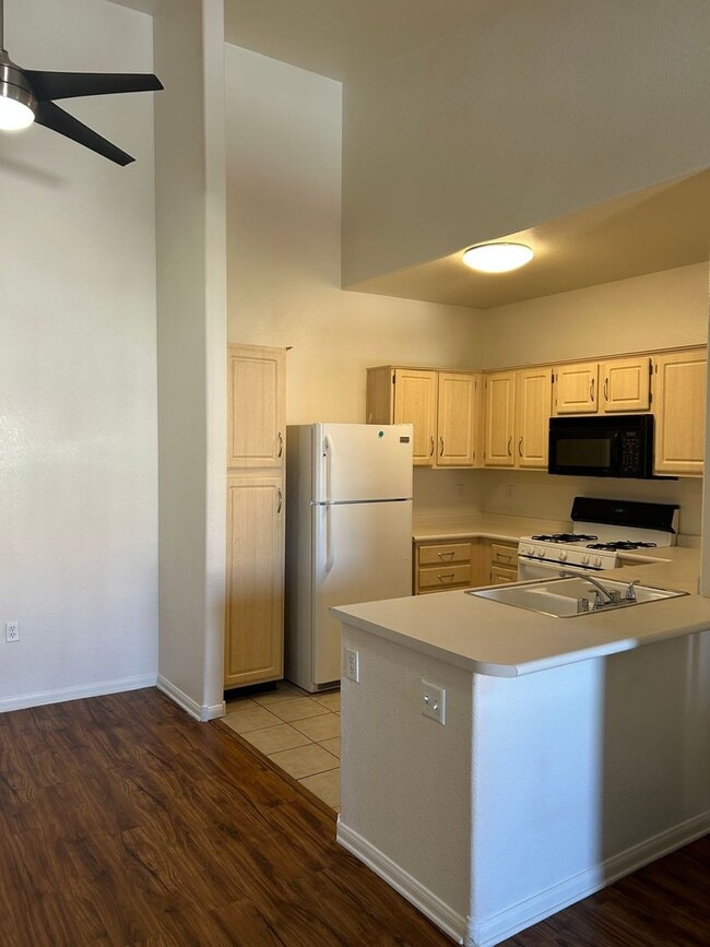Building Photo - 1-Bedroom Condo in Gated Green Valley Community – Henderson