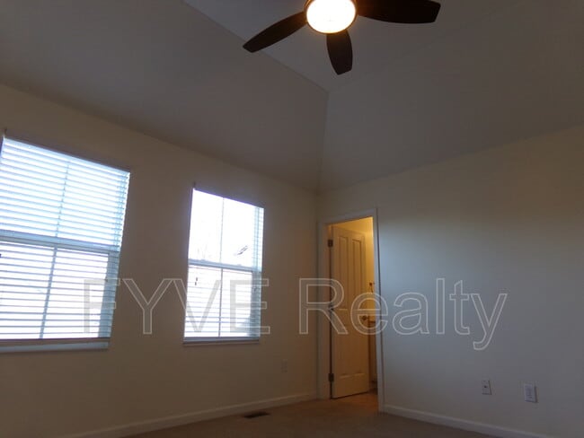 Building Photo - 467 Westgreen Ln