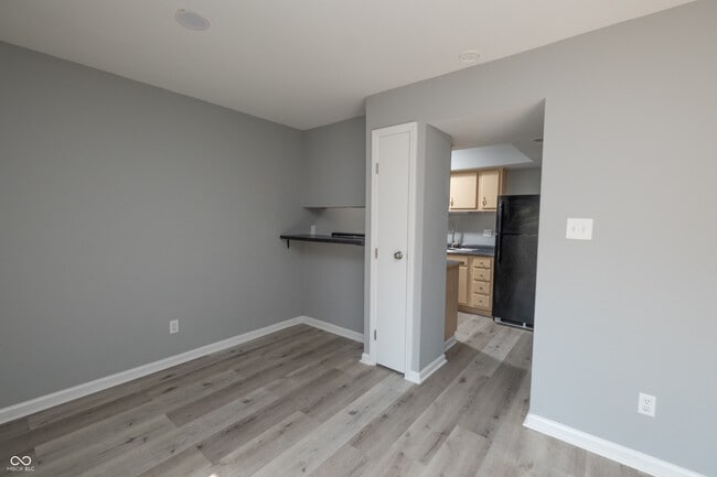 Building Photo - 8283 Sobax Dr