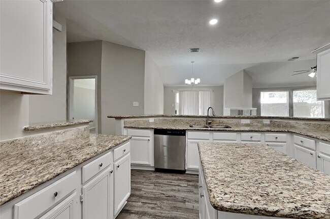Building Photo - 20423 Drakewood Dr