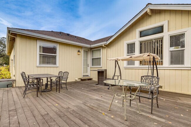 Building Photo - 158 Sierra Pl